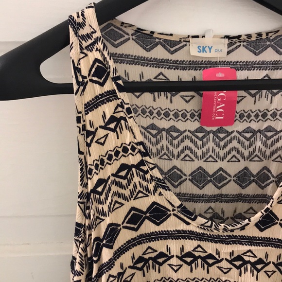 BEAUTIFUL AZTEC TOP - Picture 3 of 3